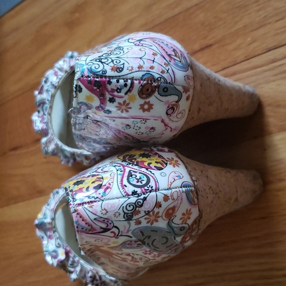 Steve Madden Wedge heels size 8M with paisley design - Picture 6 of 8